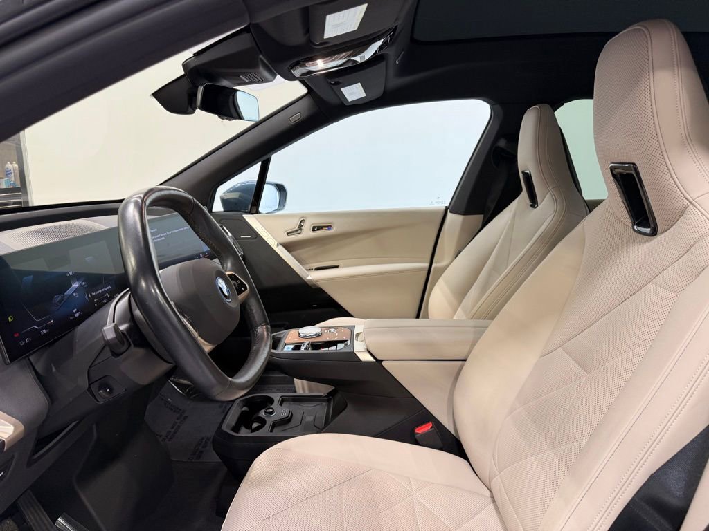 Used 2023 BMW iX xDrive50 w/ Premium Package image 12