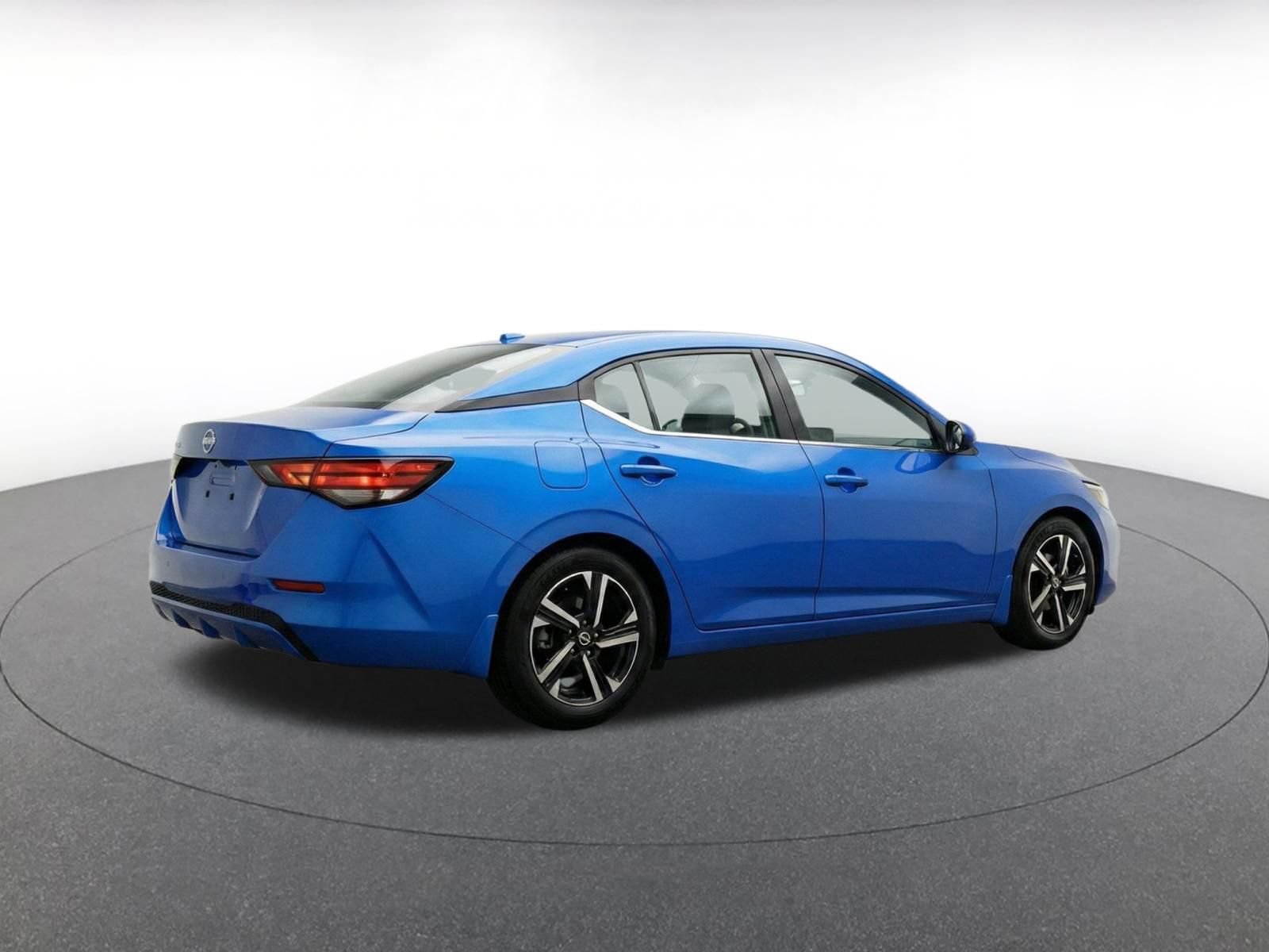 Used 2025 Nissan Sentra SV FWD image 9