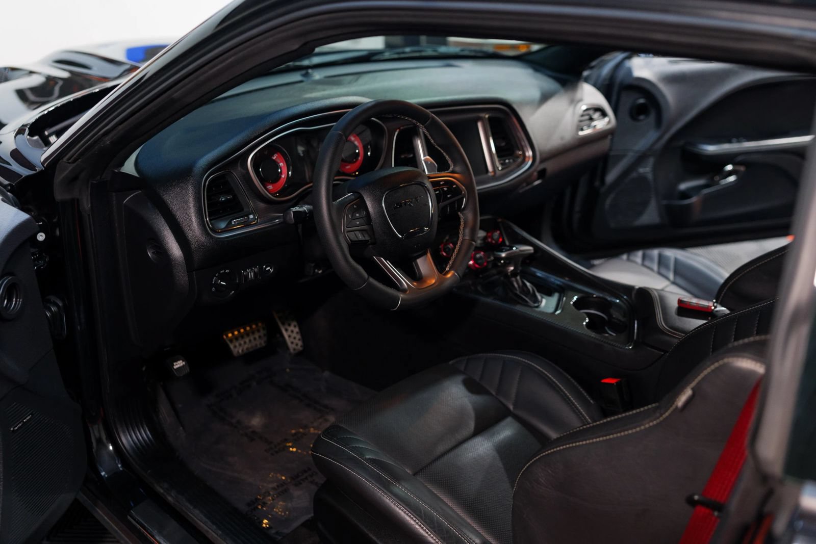 Used 2016 Dodge Challenger SRT Hellcat RWD image 25
