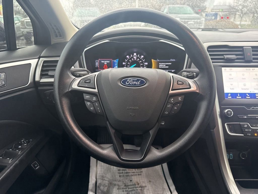 Used 2019 Ford Fusion SE image 25