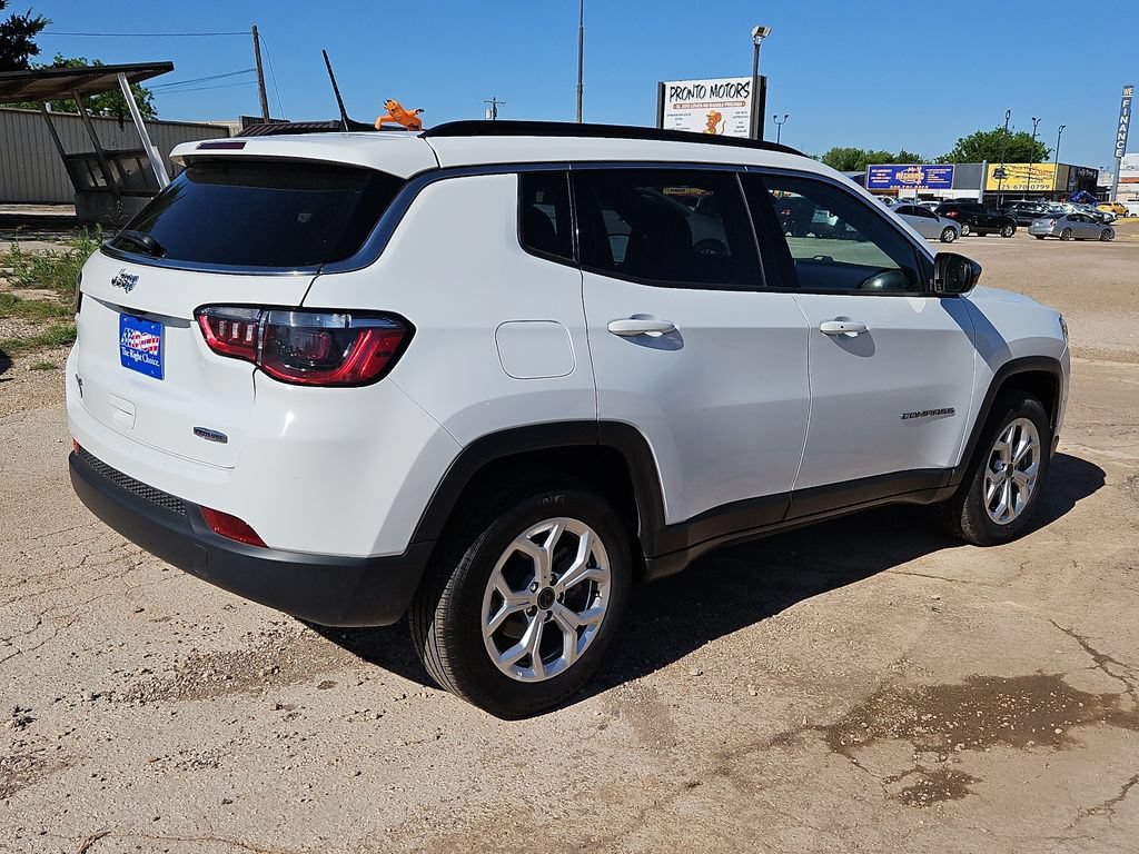 Used 2025 Jeep Compass Latitude AWD/4WD image 11
