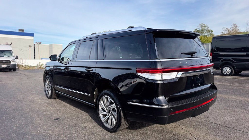 Used 2023 Lincoln Navigator L Reserve AWD/4WD image 5