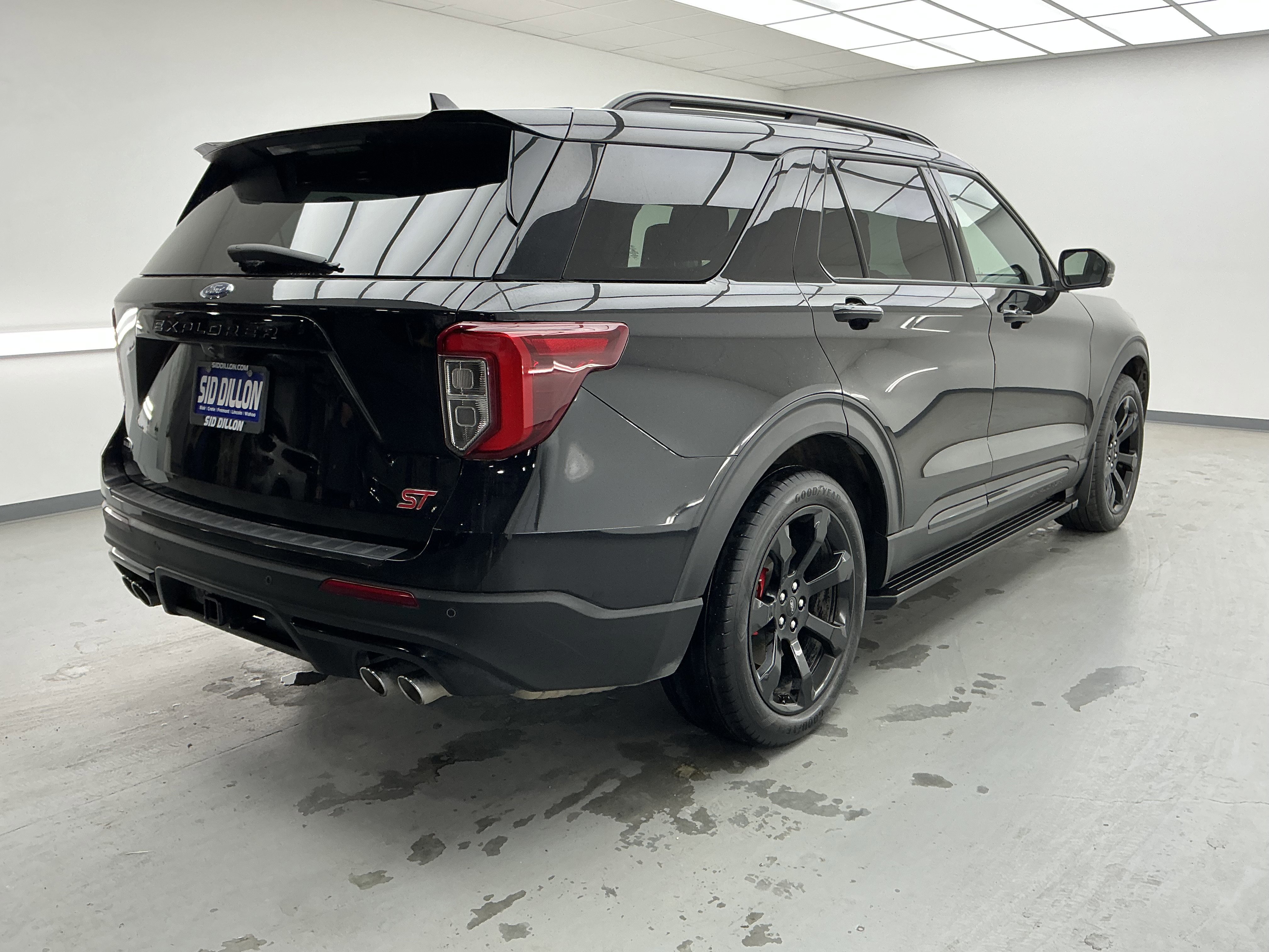 Used 2022 Ford Explorer ST w/ Equipment Group 401A image 4