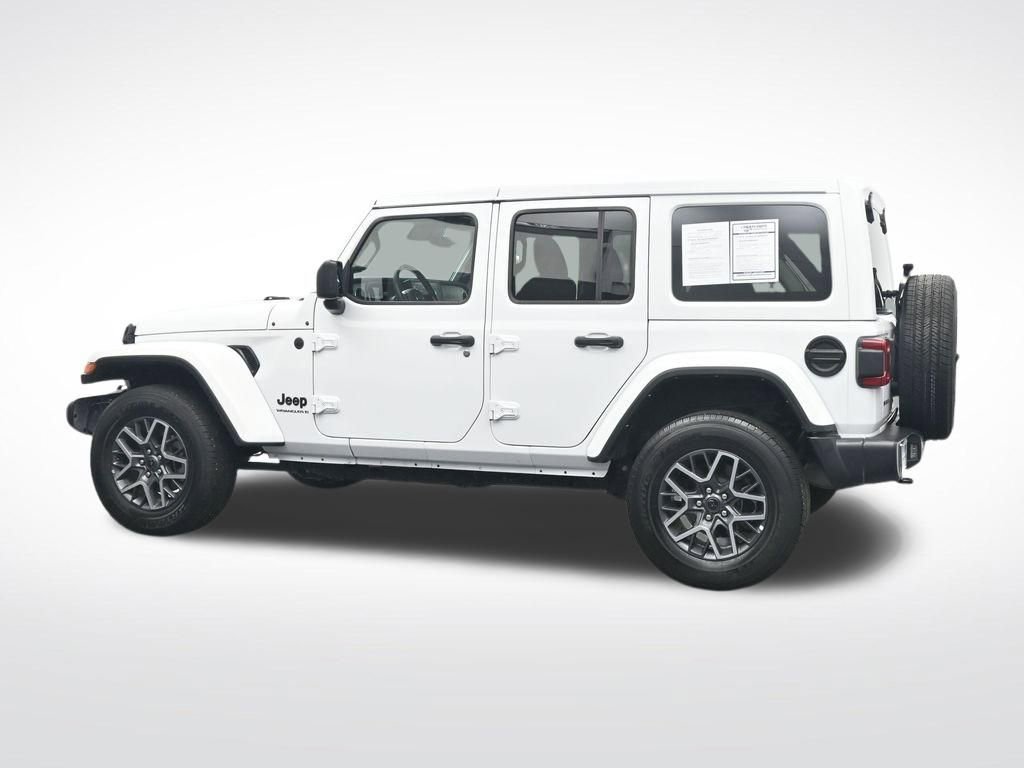Used 2025 Jeep Wrangler Unlimited Sahara AWD/4WD image 10