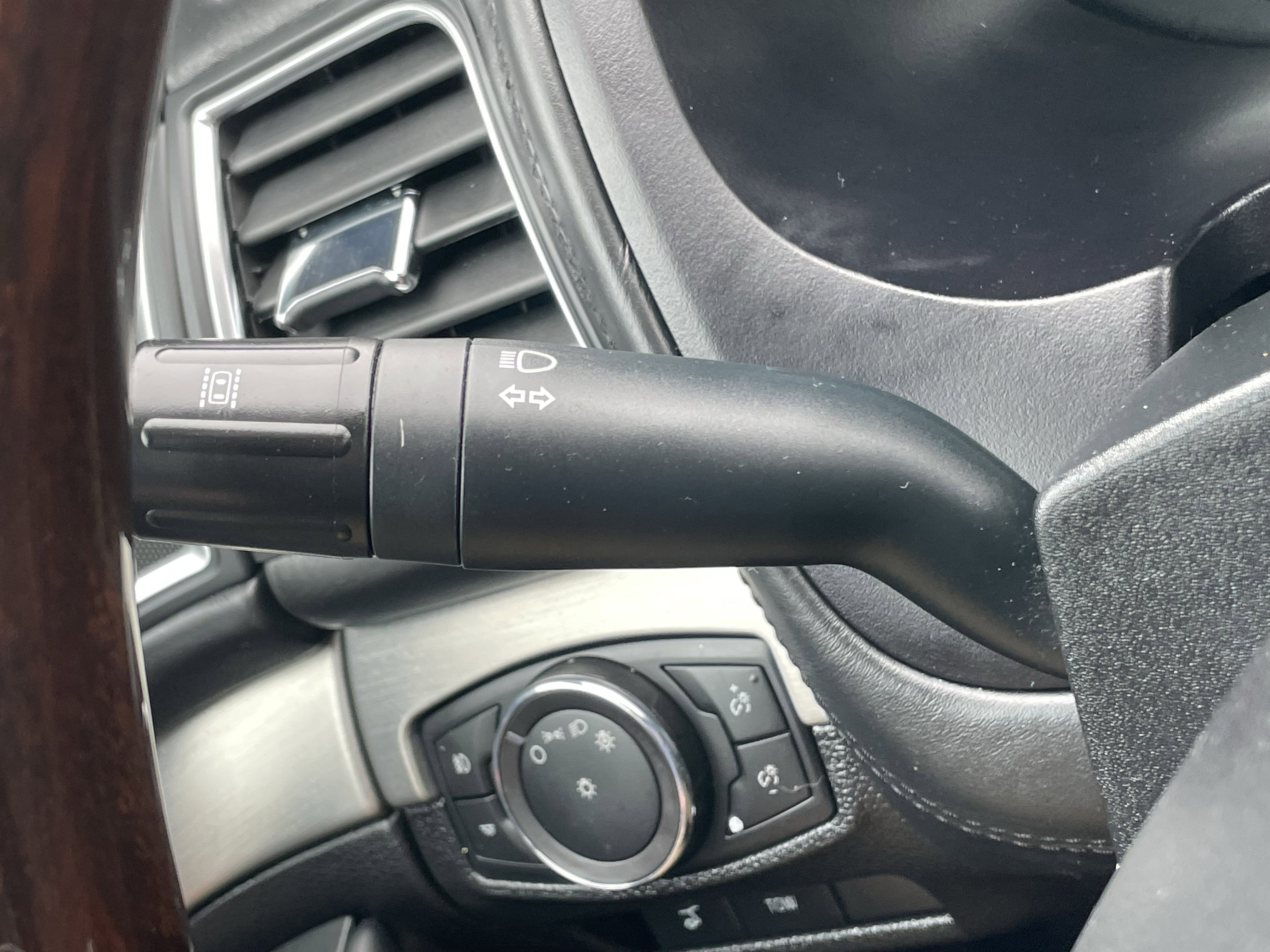 Used 2018 Ford Explorer Platinum AWD/4WD image 17
