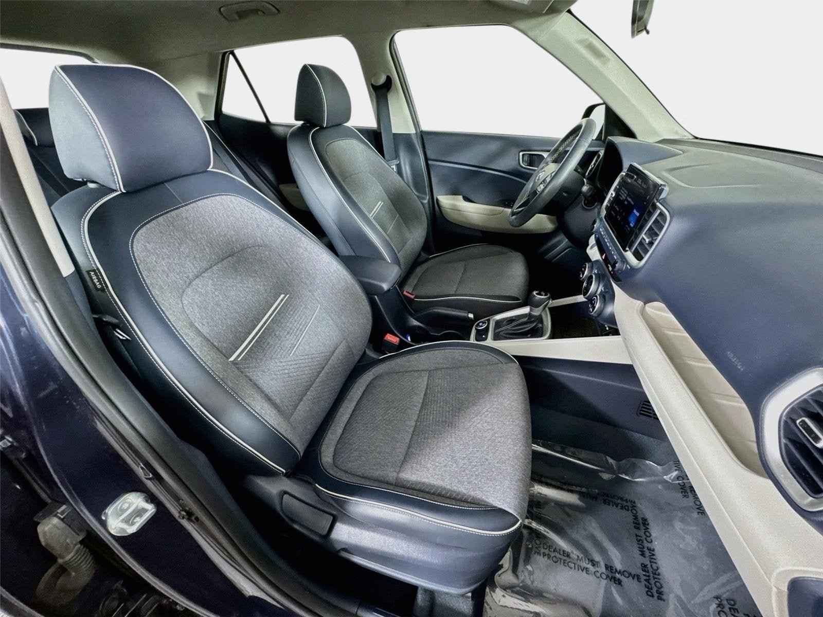 Used 2023 Hyundai Venue Limited w/ Cargo Package FWD image 28