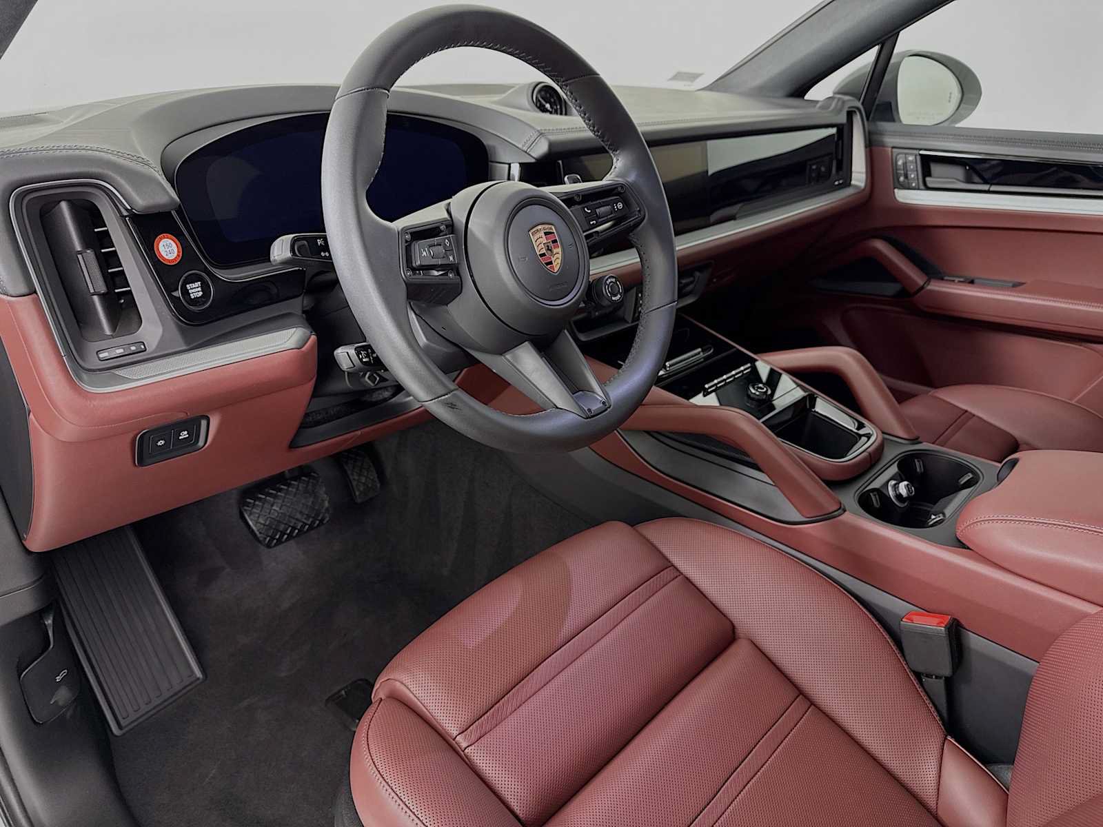 Certified 2025 Porsche Cayenne Coupe AWD/4WD image 4