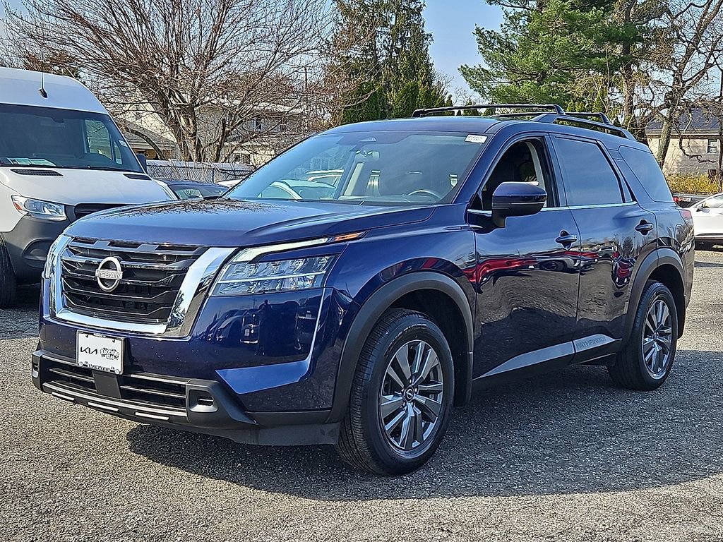 Used 2022 Nissan Pathfinder SV AWD/4WD image 3