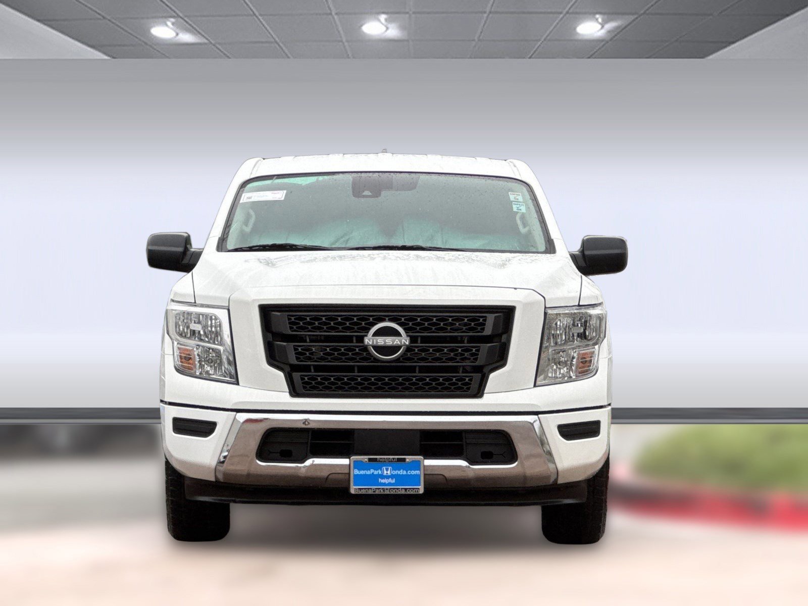 Used 2023 Nissan Titan SV image 5