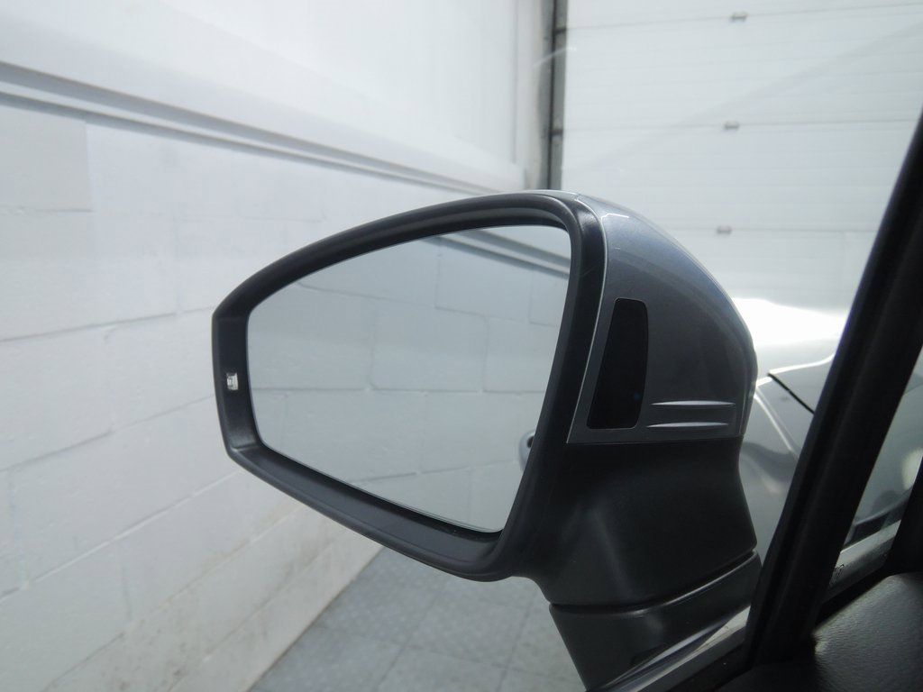 Used 2022 Volkswagen Tiguan SE image 28