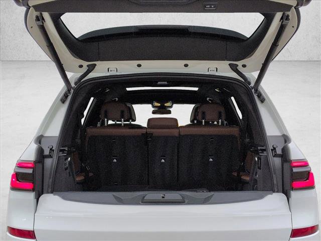 Used 2024 BMW X7 M60i image 6