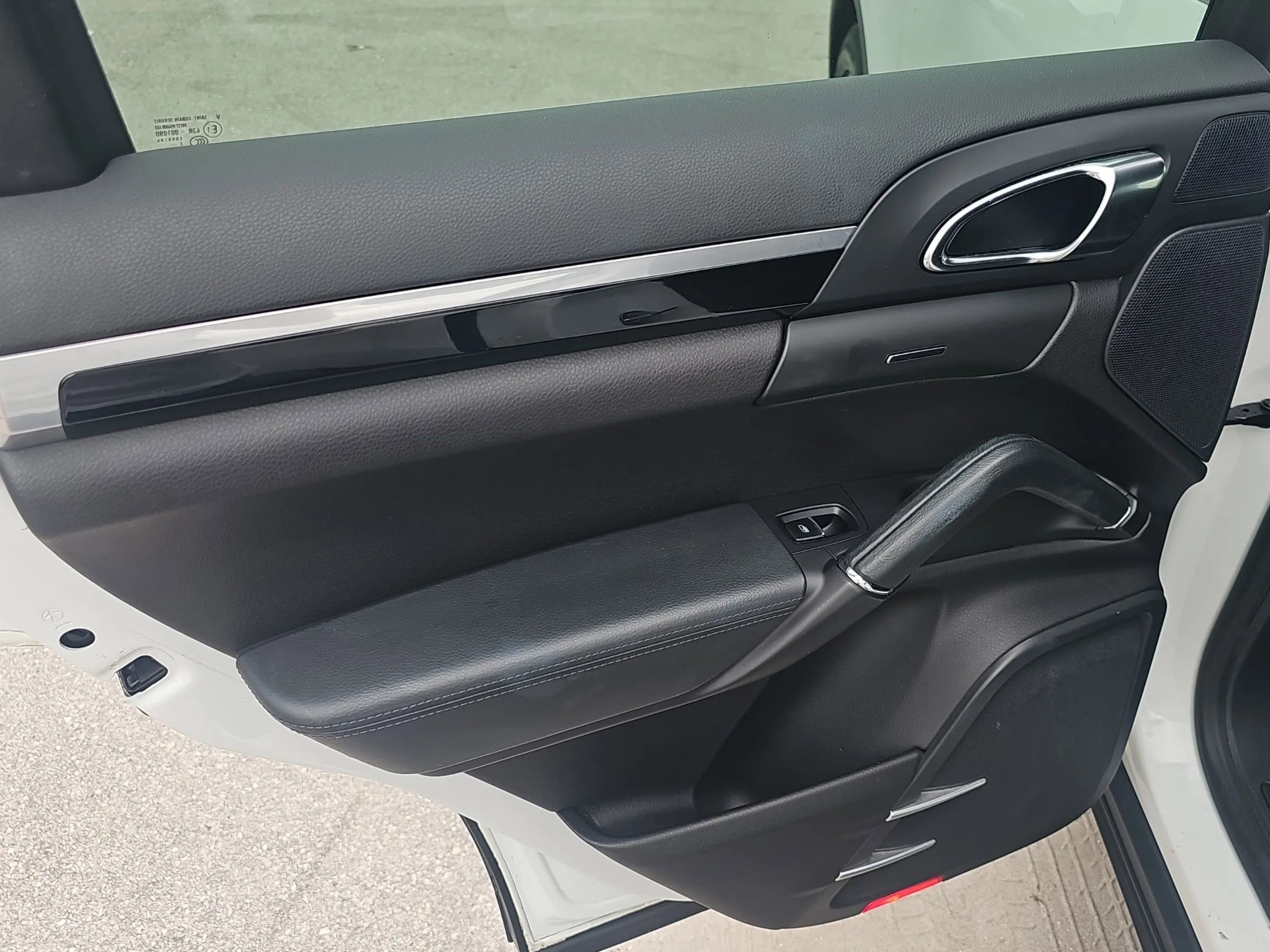 Used 2014 Porsche Cayenne image 30