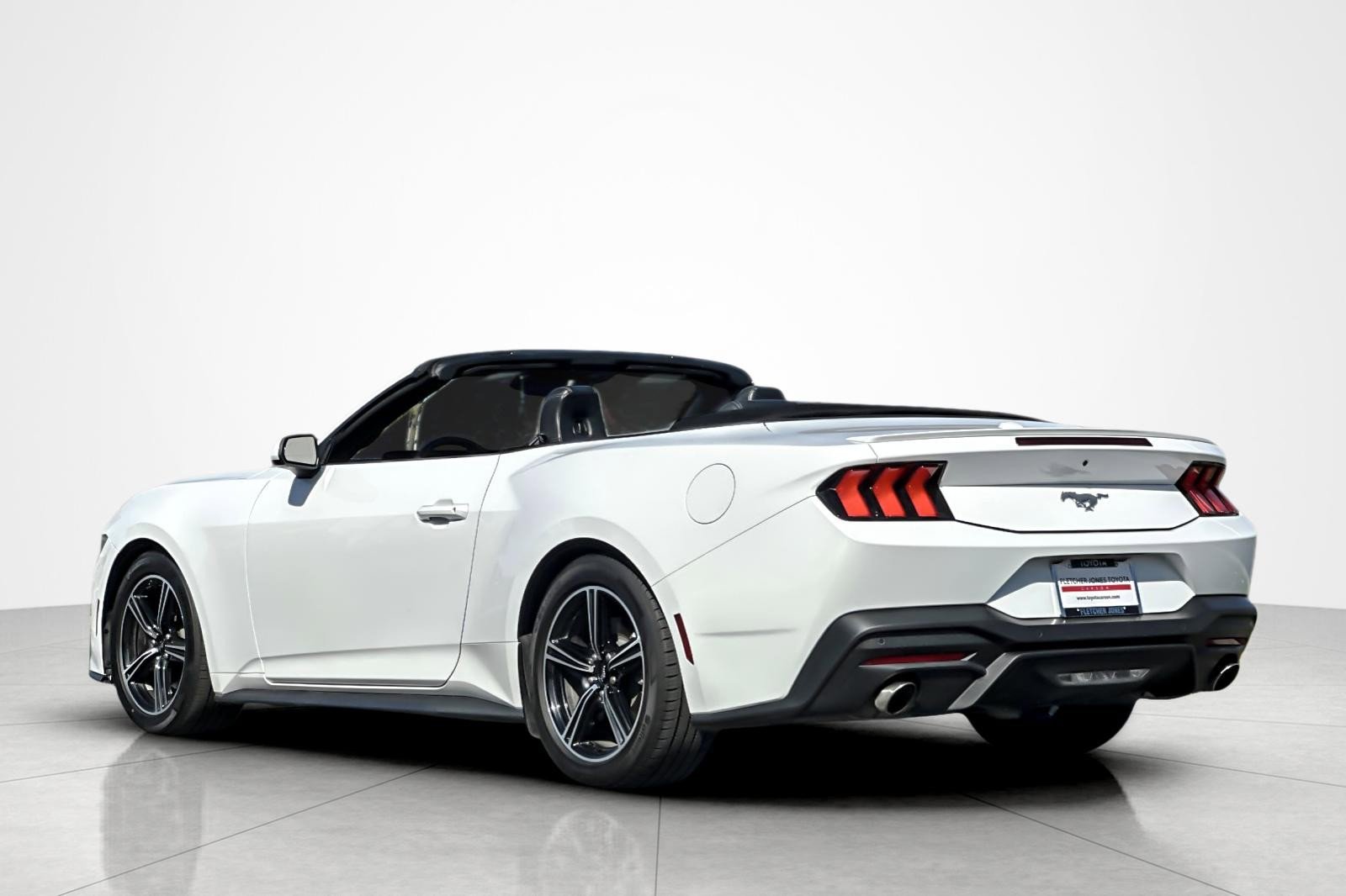 Used 2025 Ford Mustang Premium image 3