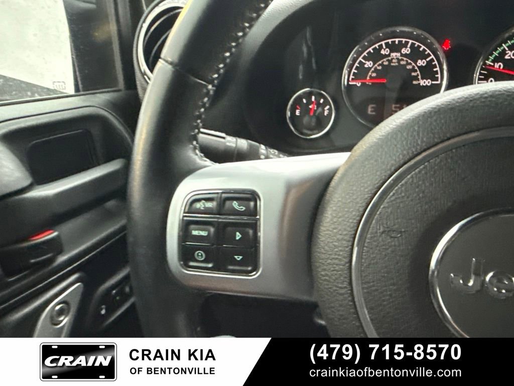 Used 2015 Jeep Wrangler Unlimited Rubicon AWD/4WD image 33