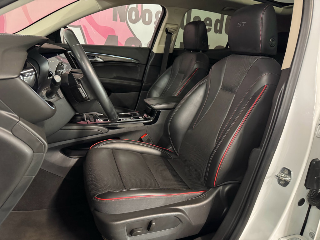 Used 2023 Buick Envision Essence w/ Sport Touring Package FWD image 18