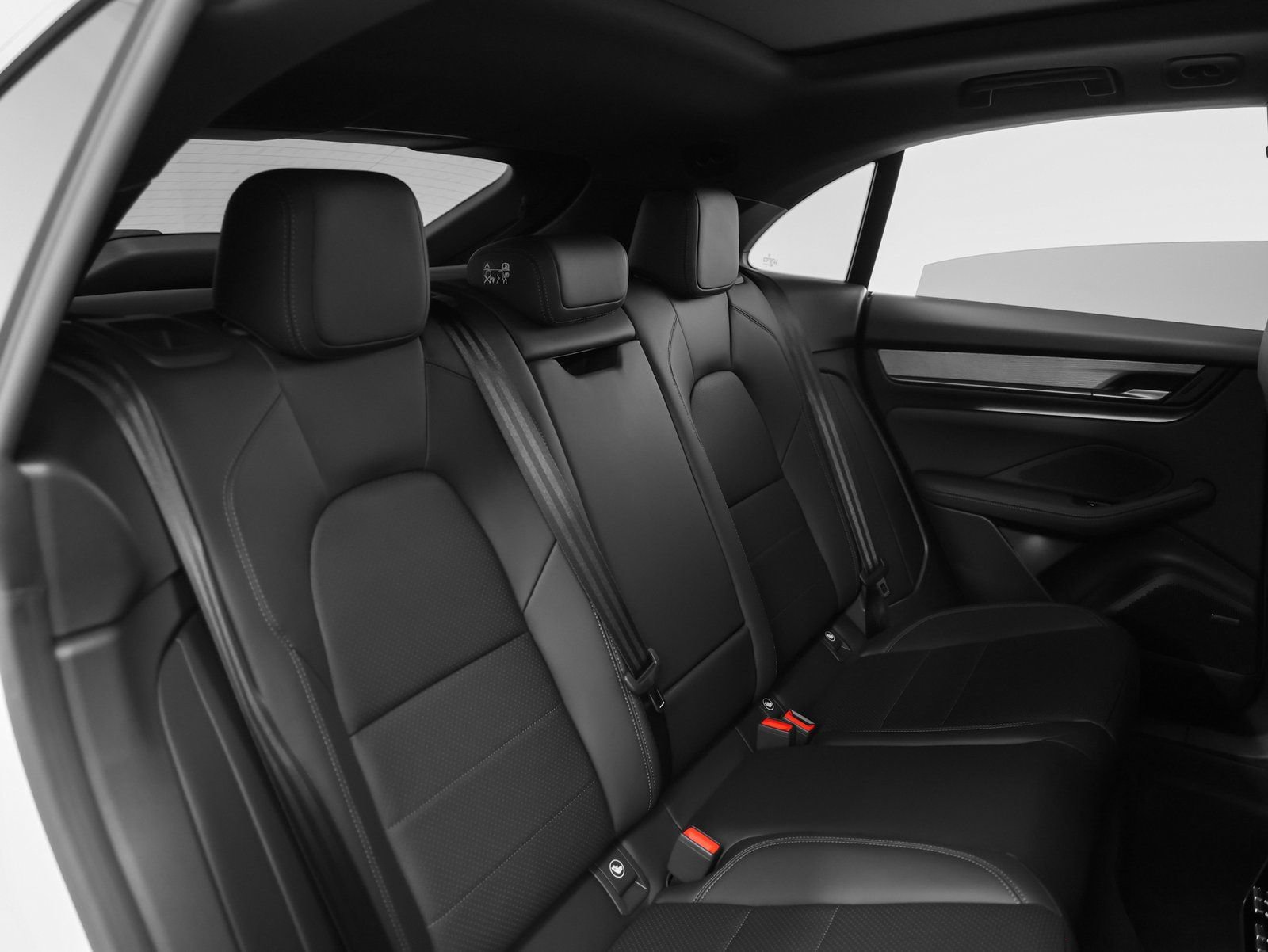 Certified 2025 Porsche Macan 4S Electric AWD/4WD image 26
