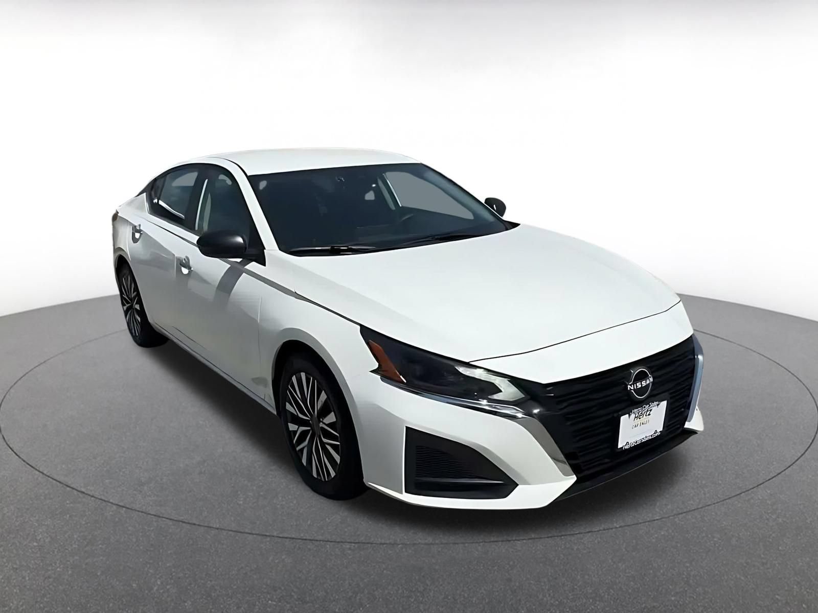 Used 2025 Nissan Altima 2.5 SV FWD image 3