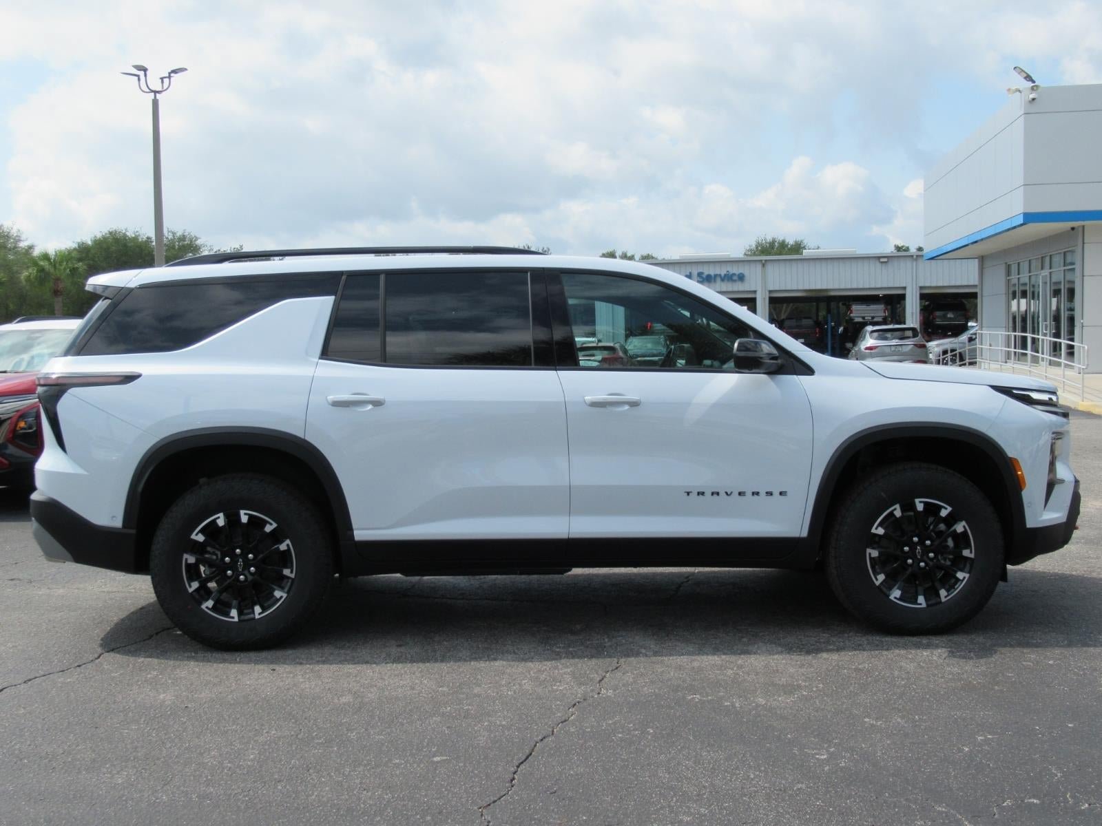 New 2026 Chevrolet Traverse Z71 w/ Enhanced Driving Package AWD/4WD image 4