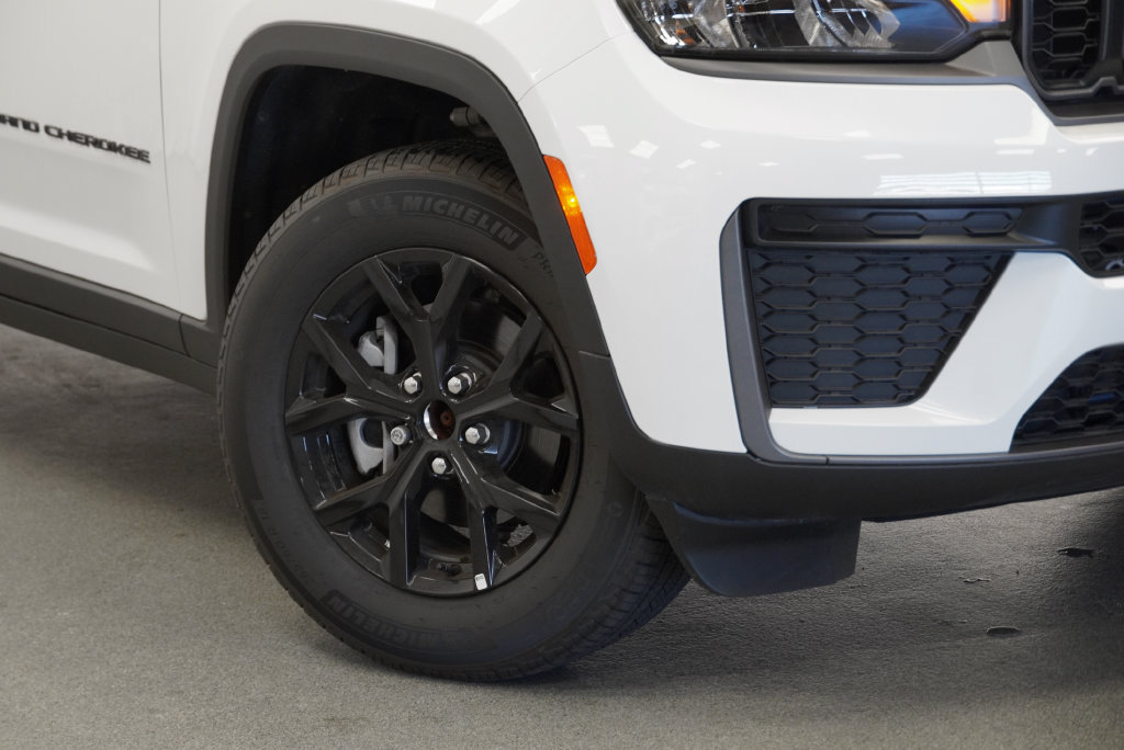 New 2026 Jeep Grand Cherokee Altitude AWD/4WD image 7