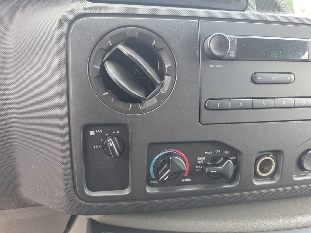 Used 2009 Ford E-250 and Econoline 250 RWD image 19