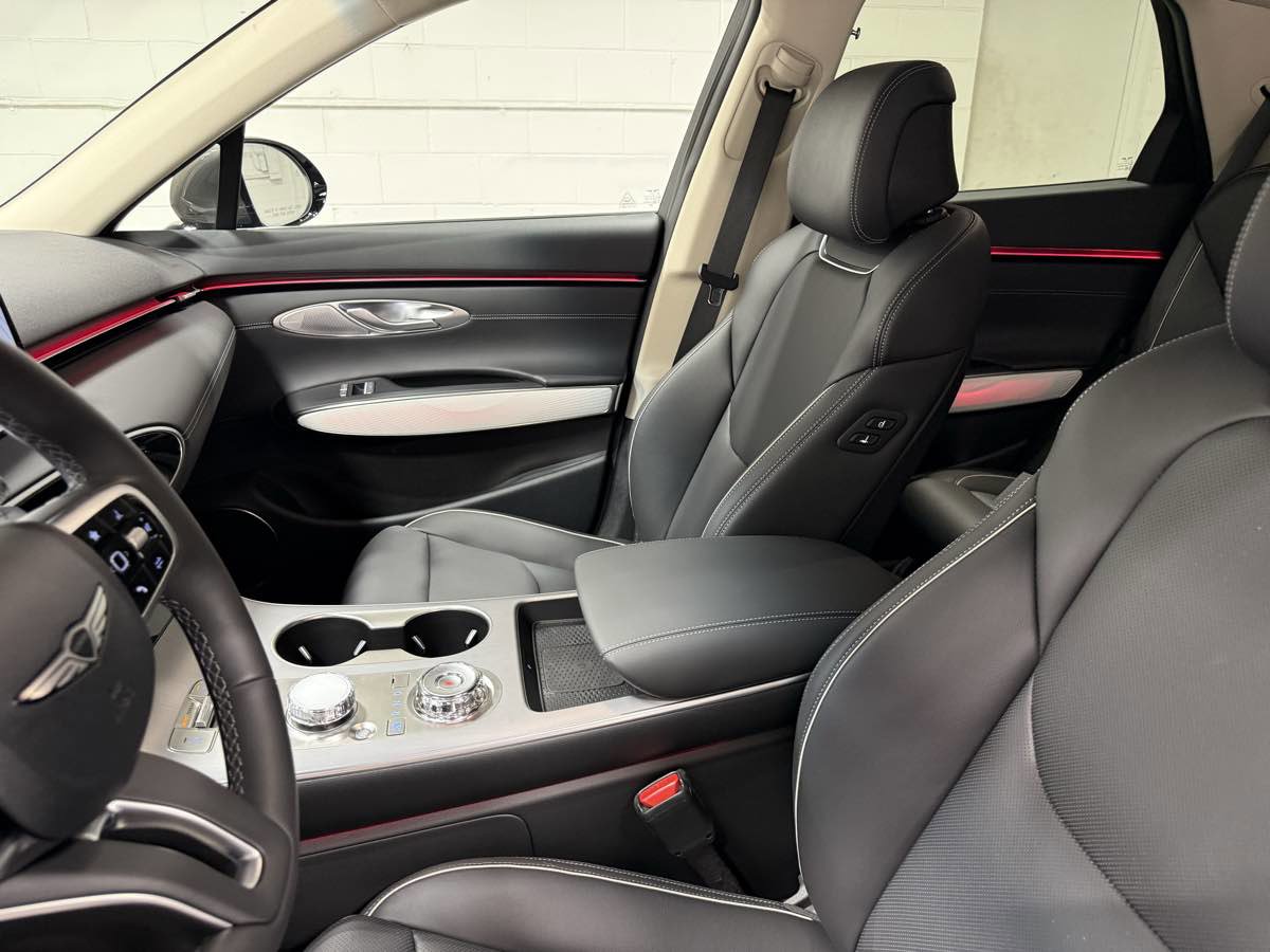 Used 2026 Genesis GV70 2.5T Advanced AWD/4WD image 14