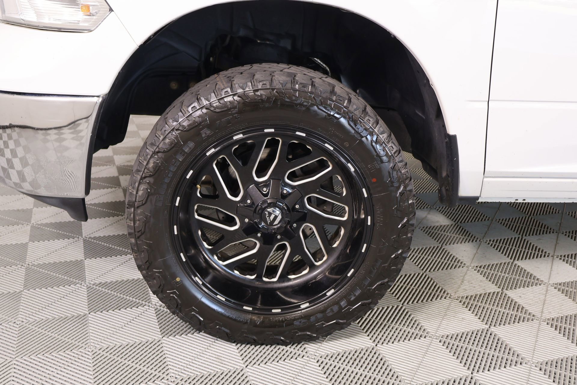 Used 2019 RAM 1500 Classic SLT w/ Luxury Group AWD/4WD image 16
