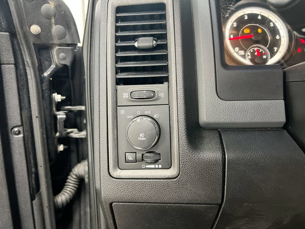 Used 2014 RAM 1500 Express RWD image 17