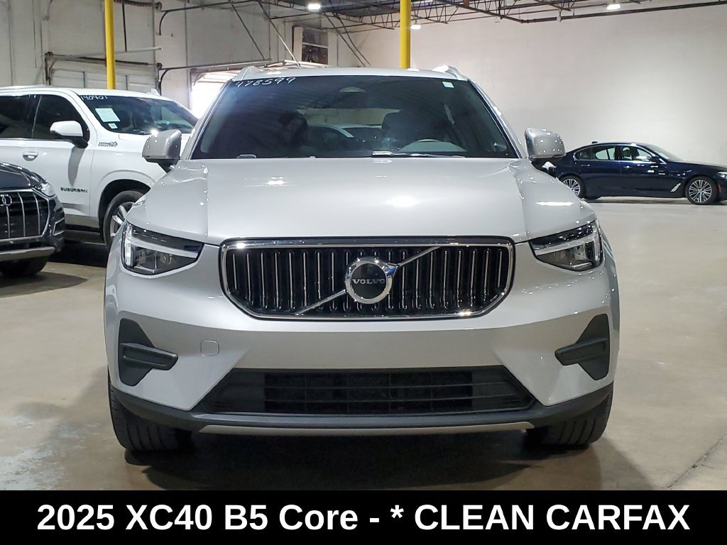 Used 2025 Volvo XC40 B5 Core AWD/4WD image 2