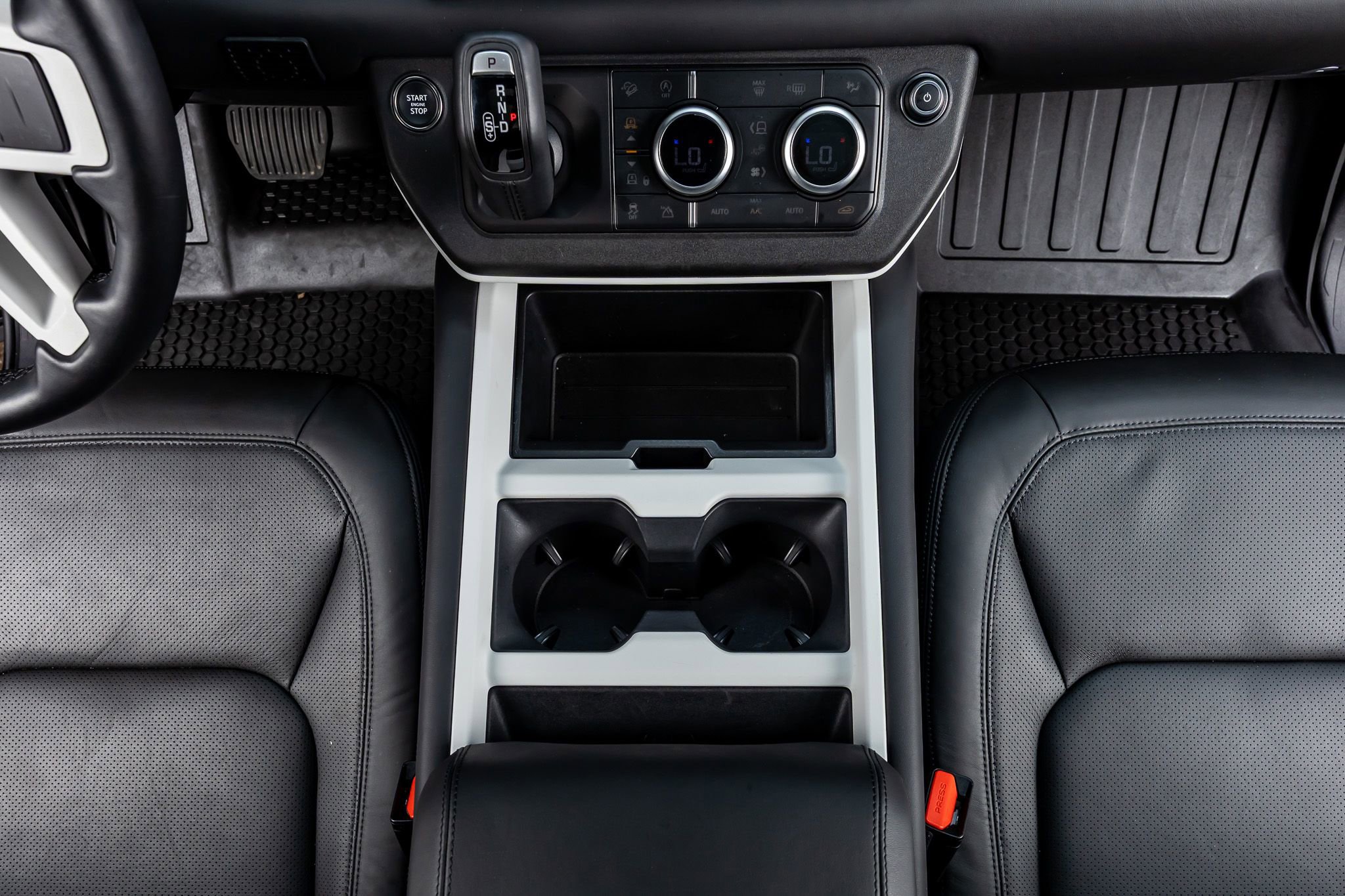 Used 2025 Land Rover Defender 110 X-Dynamic SE image 26