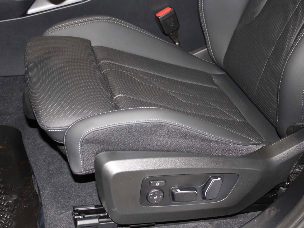 Certified 2025 BMW X3 xDrive30i AWD/4WD image 14
