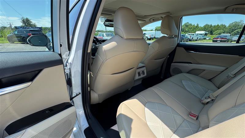 Used 2019 Toyota Camry XLE FWD image 39