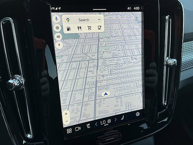 Certified 2025 Volvo XC40 B5 Plus image 25