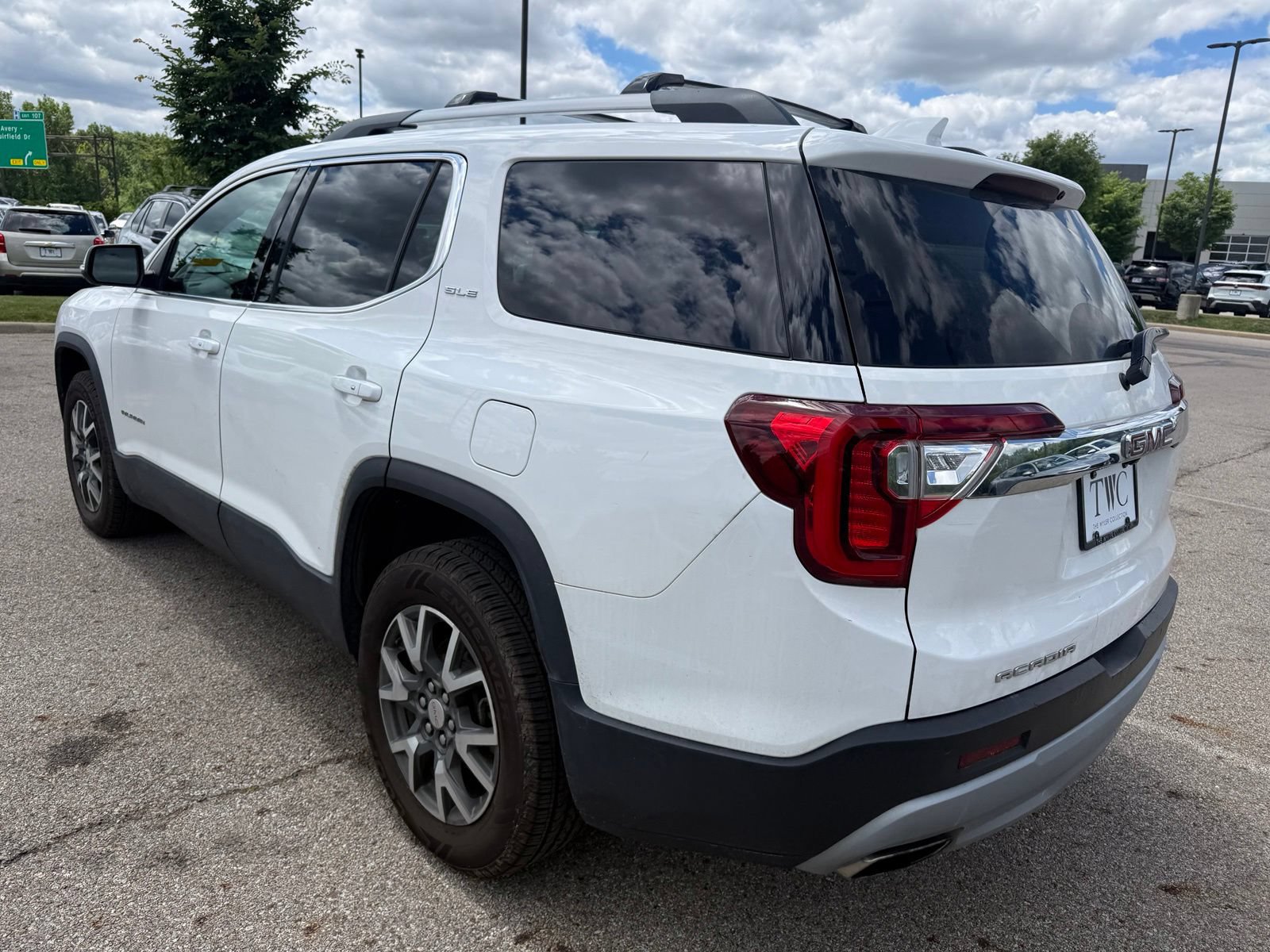 Used 2021 GMC Acadia SLE w/ Driver Convenience Package FWD image 7