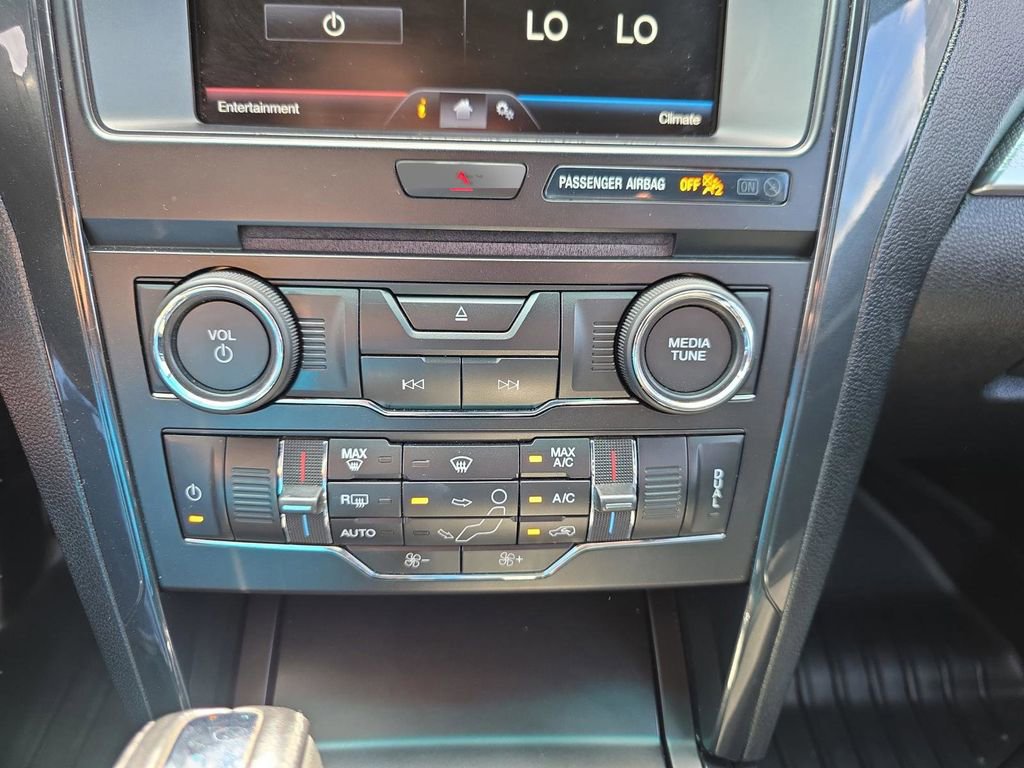 Used 2016 Ford Explorer XLT w/ Equipment Group 201A FWD image 23