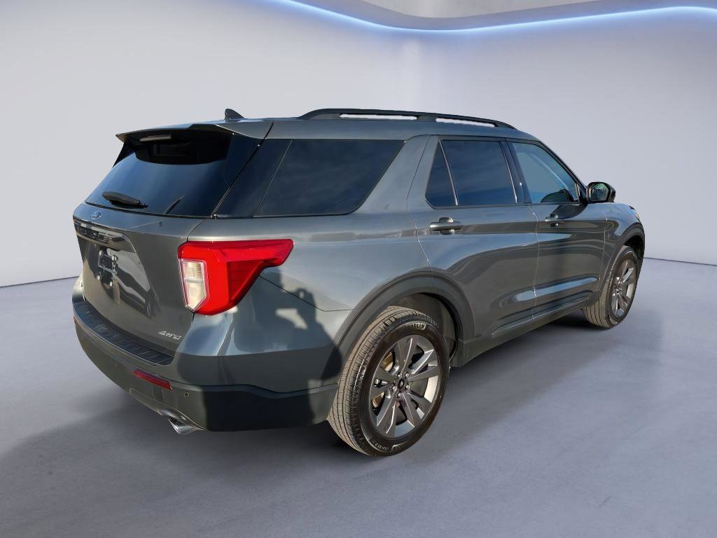 Used 2023 Ford Explorer XLT w/ Equipment Group 202A image 7