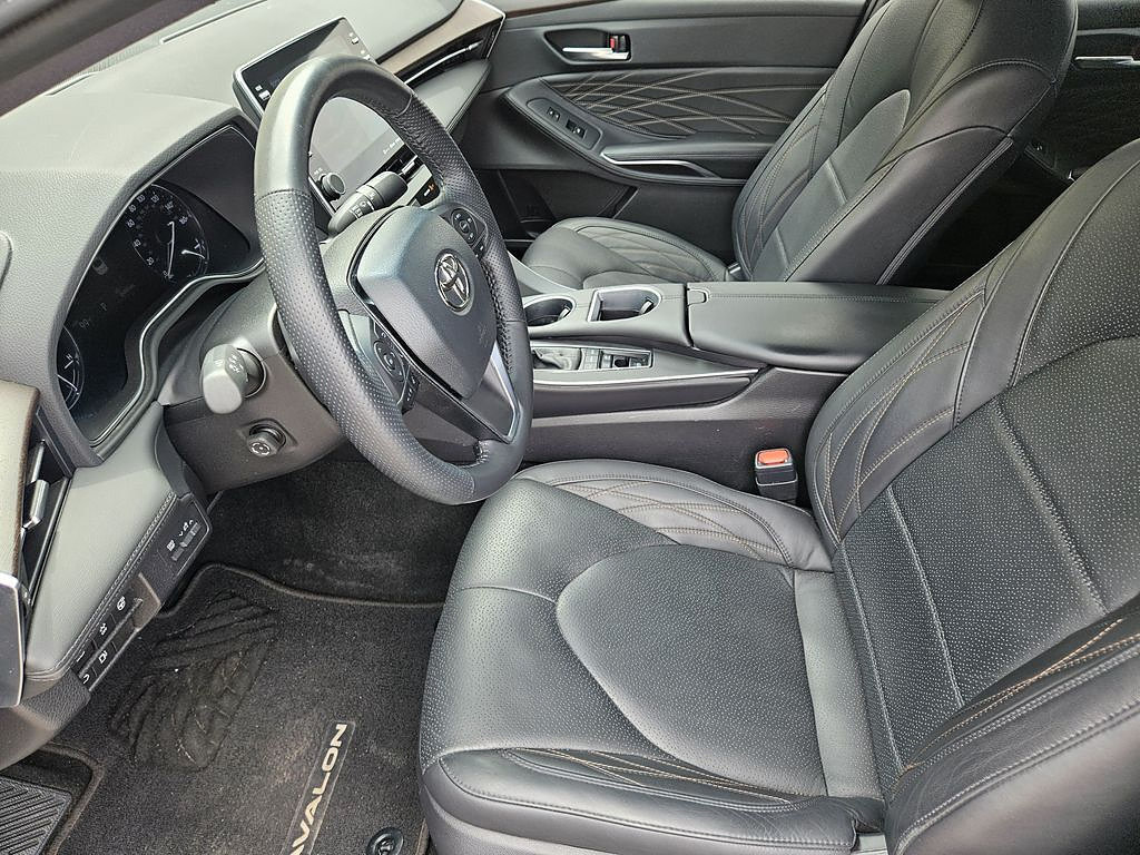 Used 2022 Toyota Avalon Limited FWD image 10