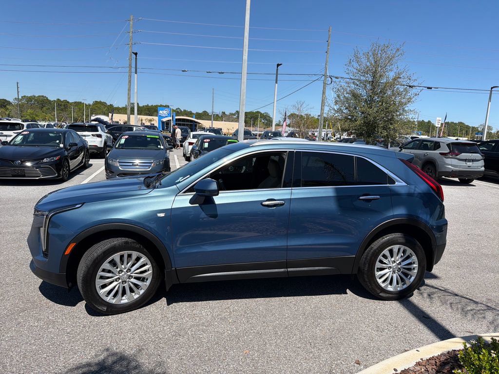 Used 2024 Cadillac XT4 Luxury image 4