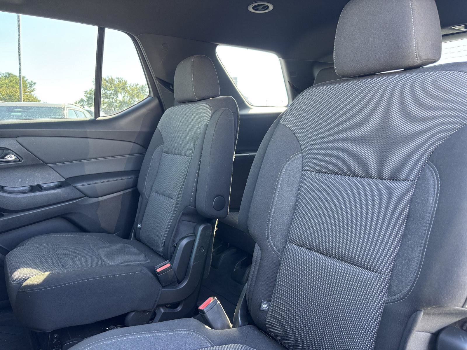Used 2023 Chevrolet Traverse LT FWD image 18