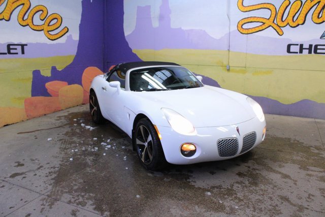 Used 2007 Pontiac Solstice Convertible image 2