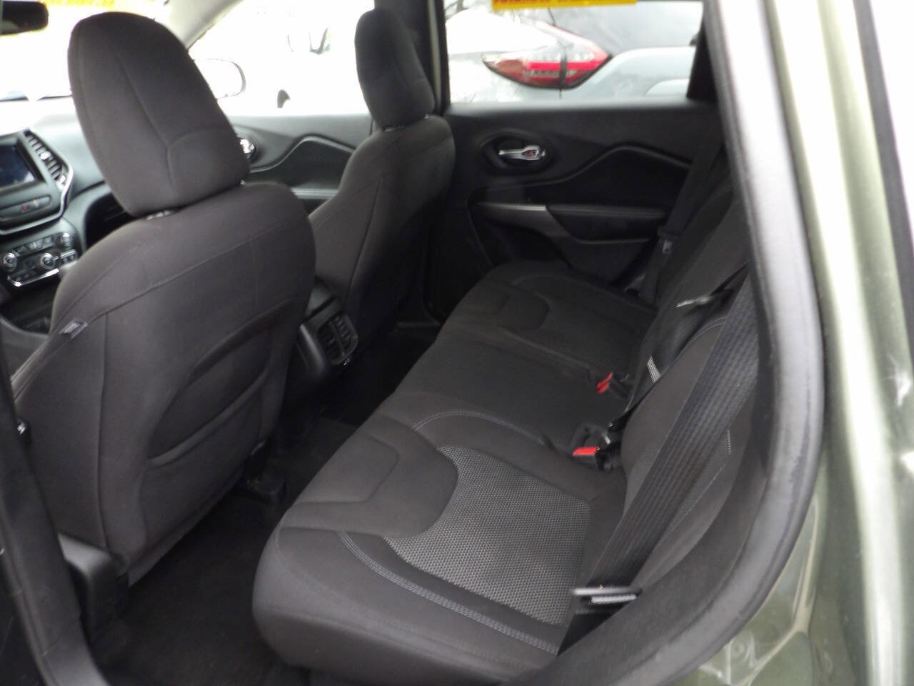 Used 2021 Jeep Cherokee Latitude FWD image 9
