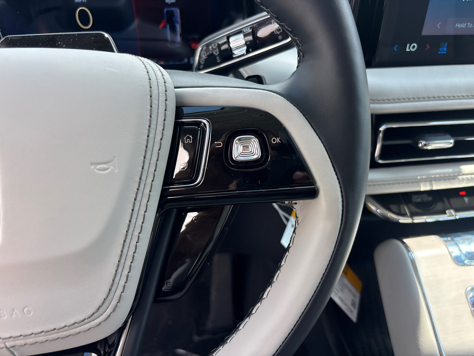 New 2026 Lincoln Aviator Reserve w/ Illumination Package AWD/4WD image 18