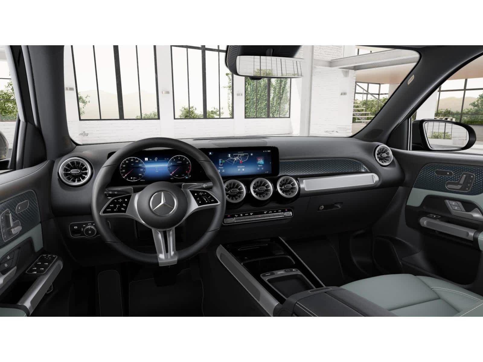 Used 2026 Mercedes-Benz GLB 250 image 2