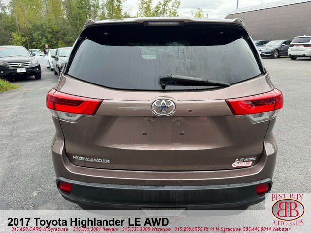 Used 2017 Toyota Highlander Plus AWD/4WD image 4