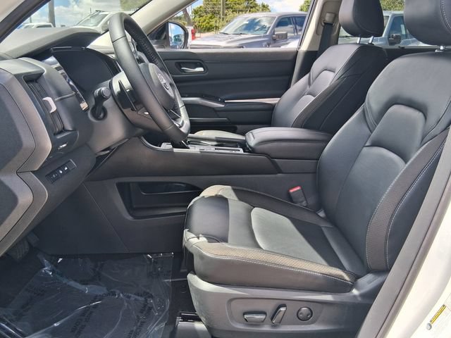 Used 2024 Nissan Pathfinder SL FWD image 12