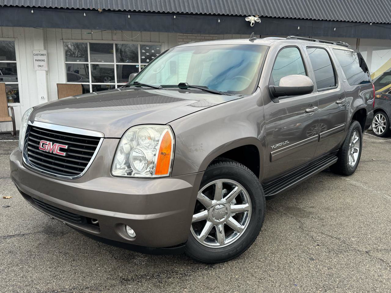 Used 2013 GMC Yukon XL SLT AWD/4WD image 1