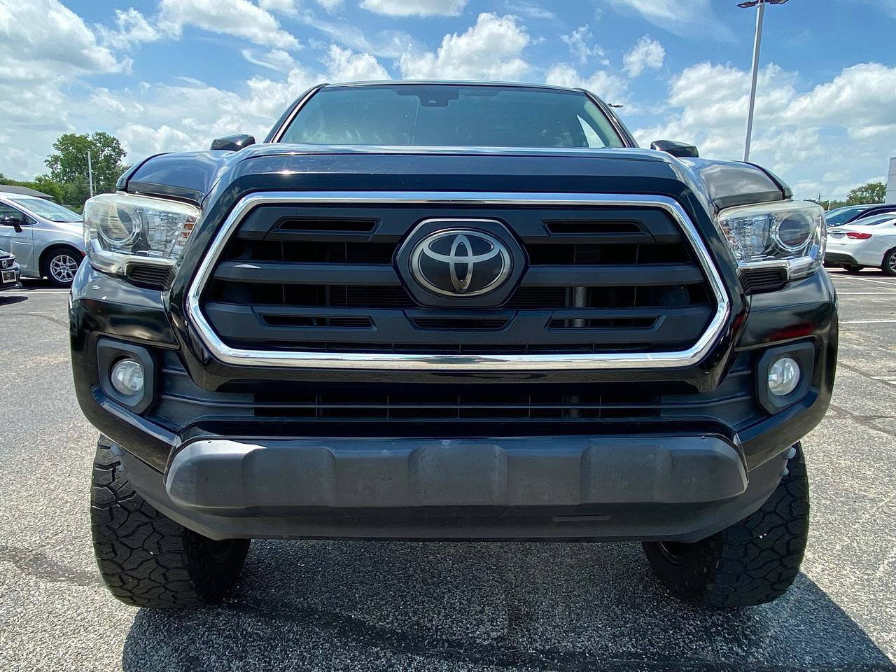 Used 2018 Toyota Tacoma SR5 RWD image 4