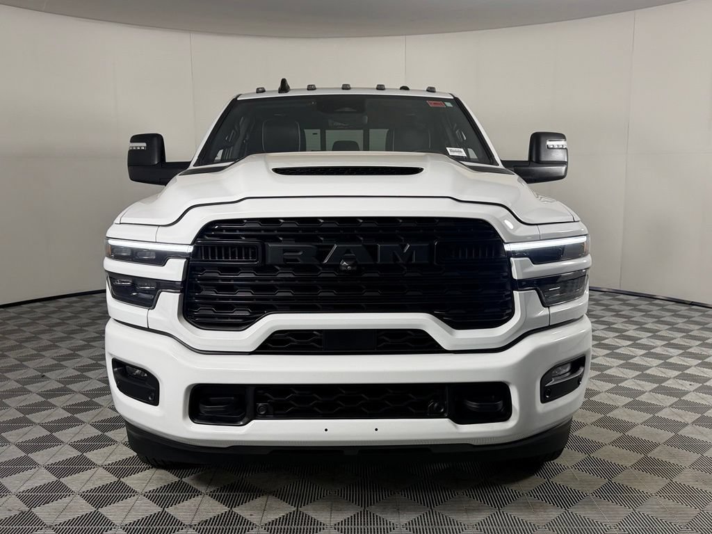 Used 2025 RAM 3500 Limited AWD/4WD image 3