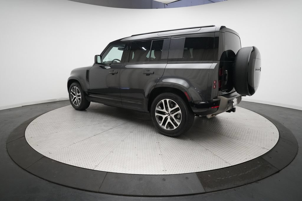 Used 2025 Land Rover Defender 110 X-Dynamic SE AWD/4WD image 32