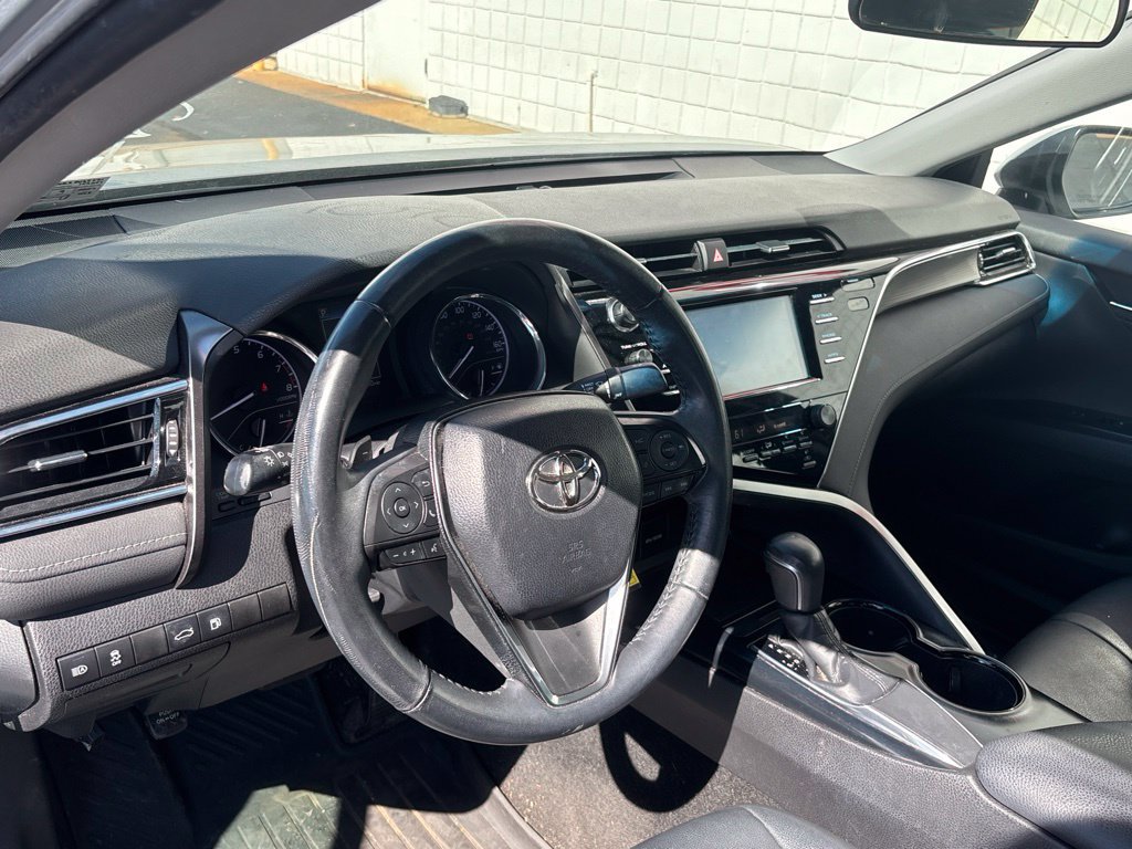 Used 2018 Toyota Camry SE w/ Moonroof Package FWD image 4
