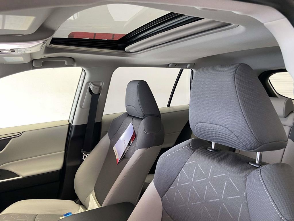 Used 2025 Toyota RAV4 XLE w/ Convenience Package AWD/4WD image 15